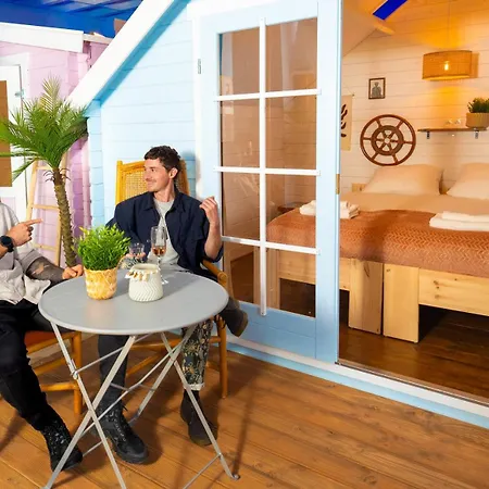 Outside 2* Amsterdam