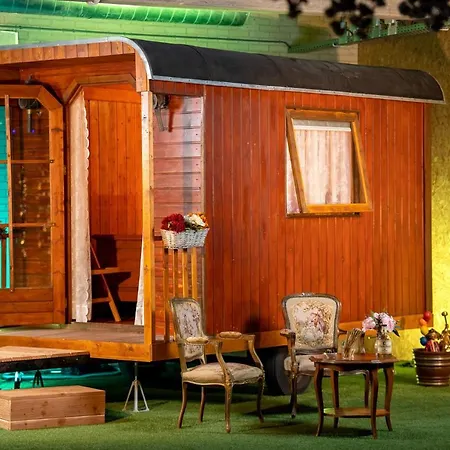 Outside Отель Амстердам