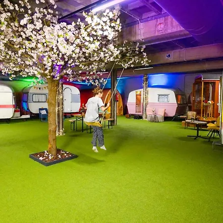 Outside Амстердам