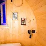 Otel Outside 2*