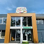 Otel Outside