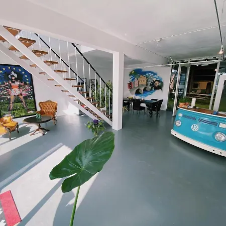 Outside מלון אמסטרדם