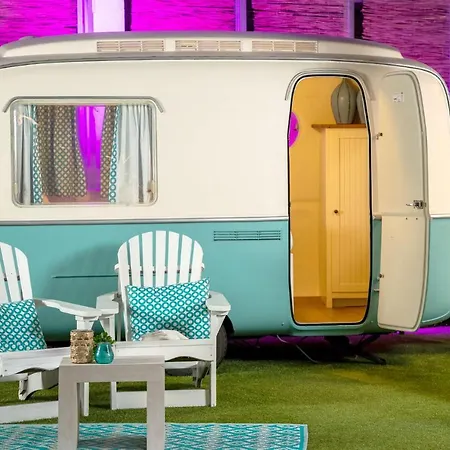 Outside אמסטרדם