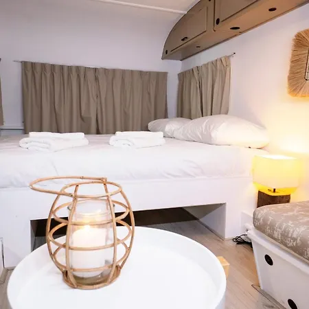 Outside 2* אמסטרדם