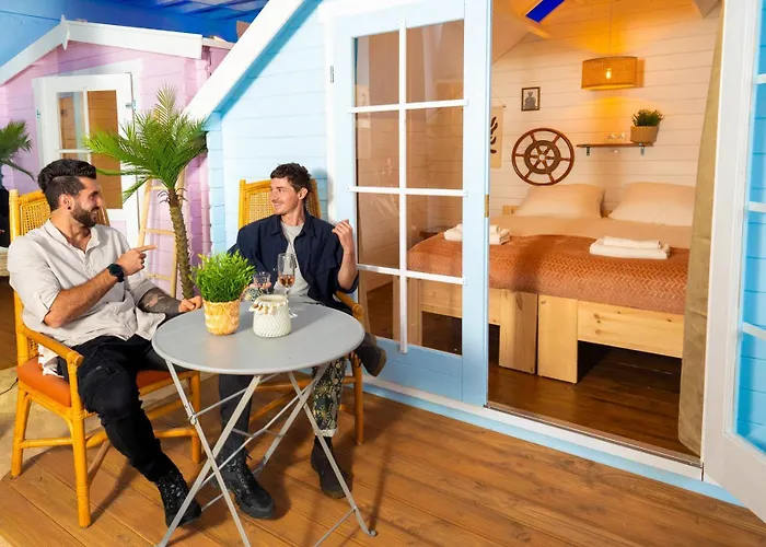 Outside 2* אמסטרדם